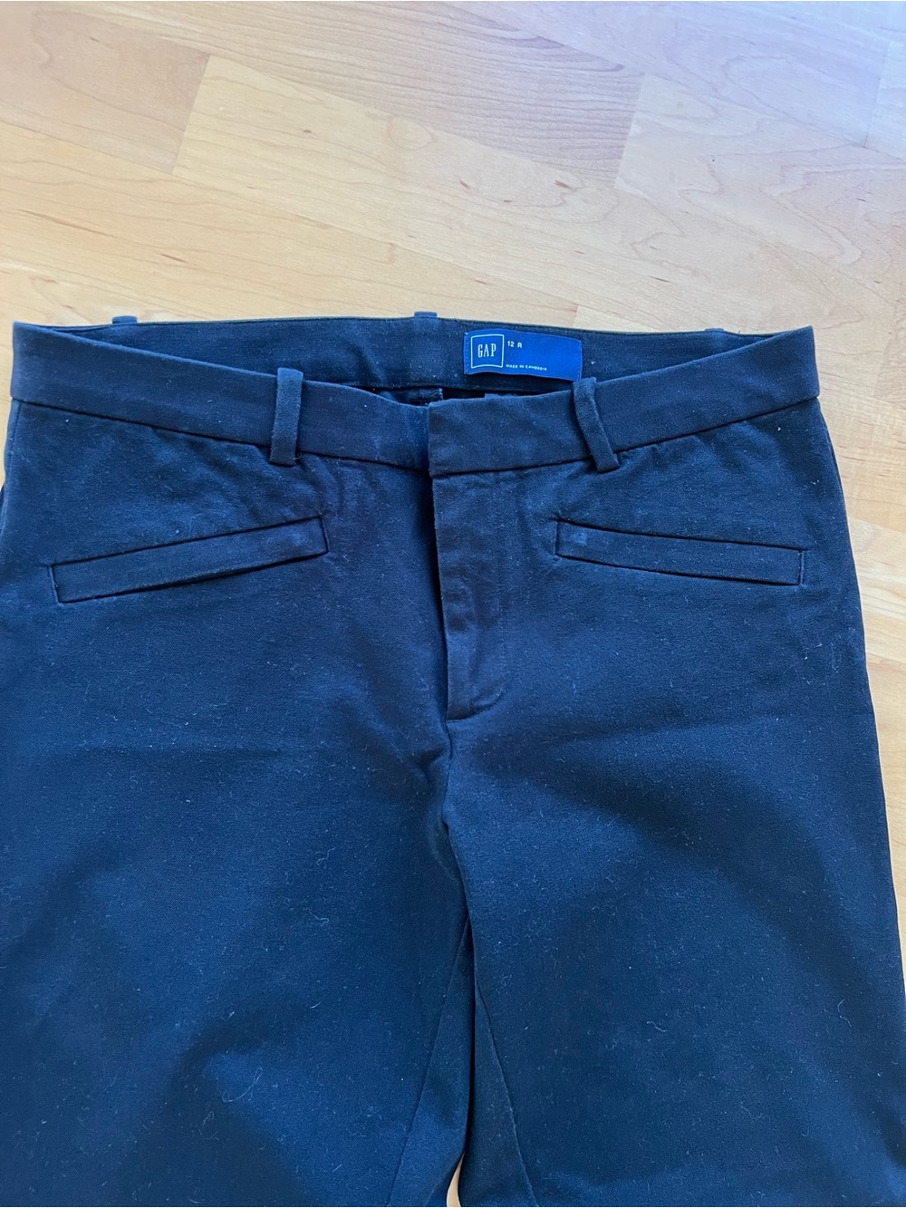 GAP Women's Straight-Leg Pants in Black - Picture 2 of 5